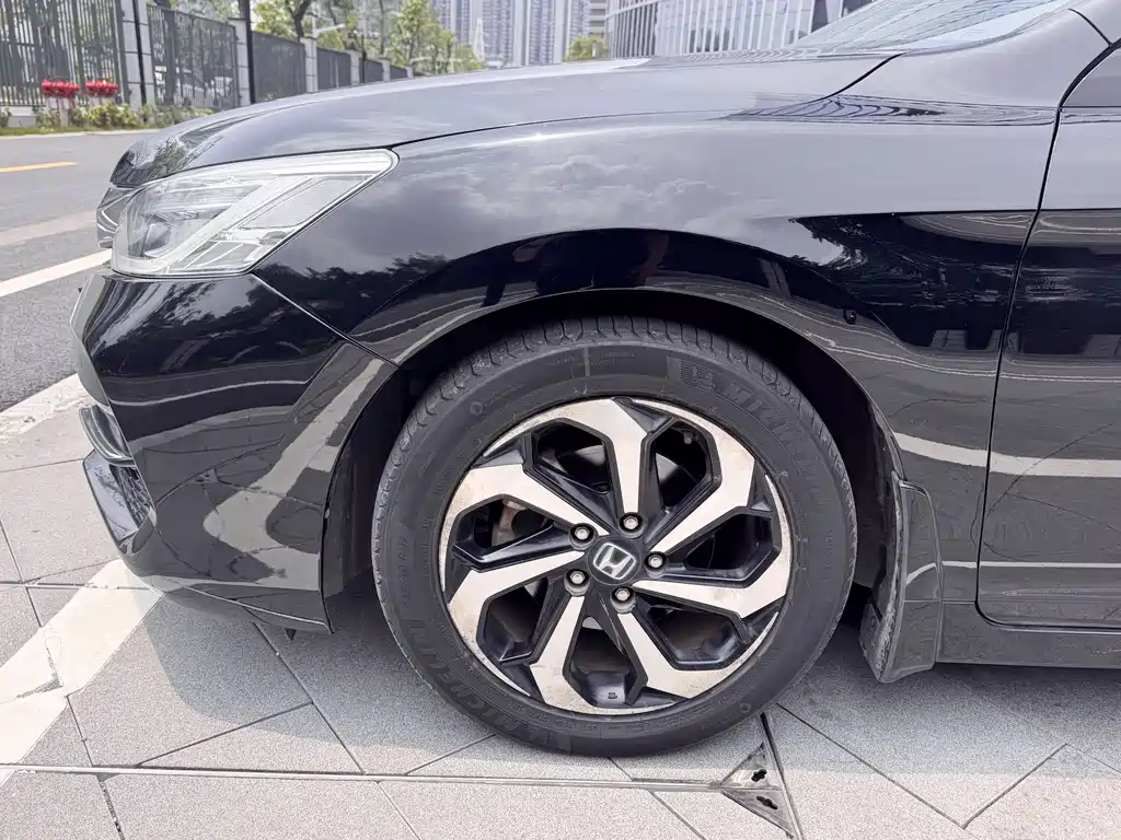 Honda Accord 2016 — фото 23