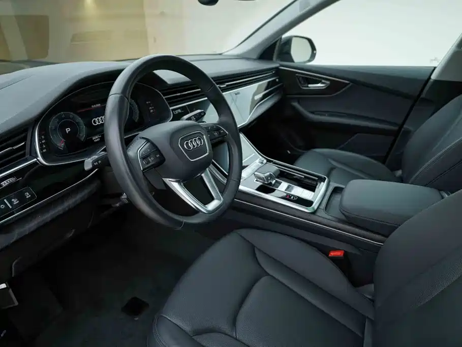 Audi Q8 2023 — фото 13