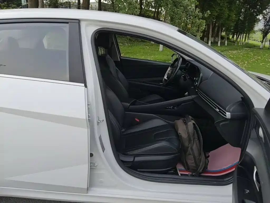 Hyundai Elantra 2022 — фото 25