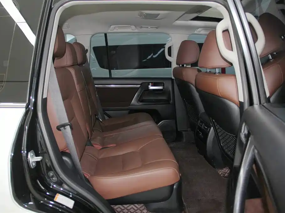 Toyota Land Cruiser 2020 — фото 9