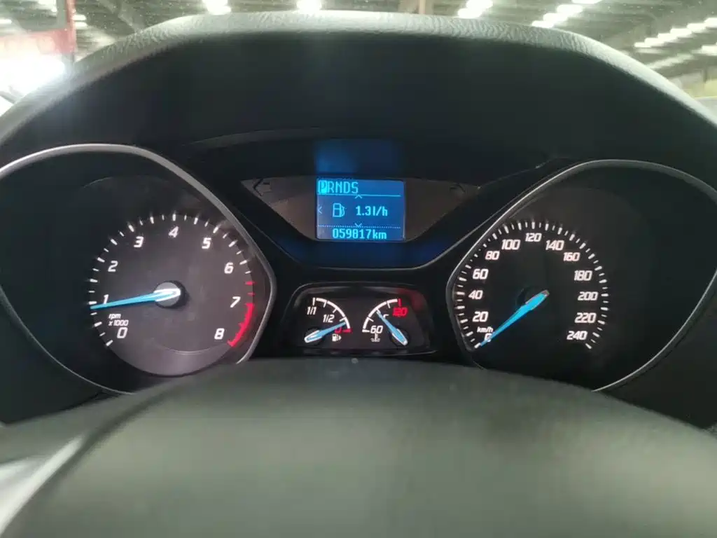 Ford Focus 2014 — фото 12