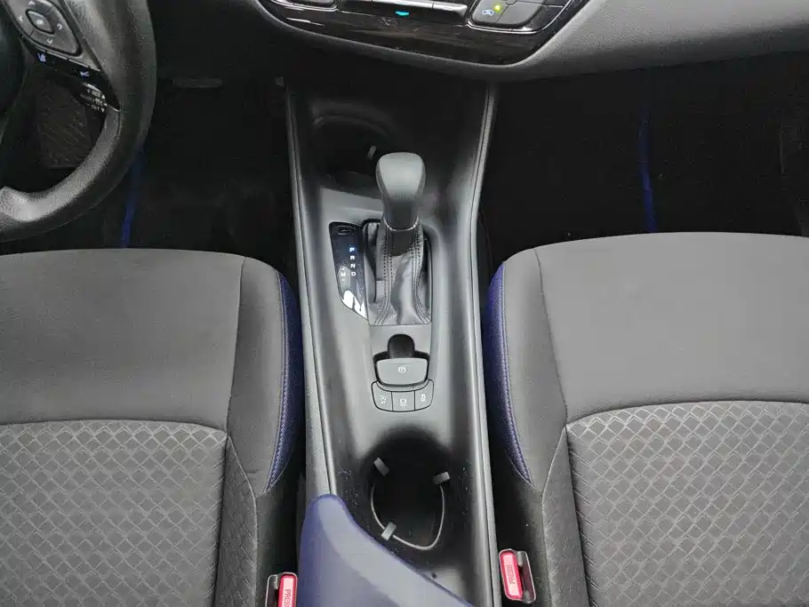 Toyota C-HR 2021 — фото 16