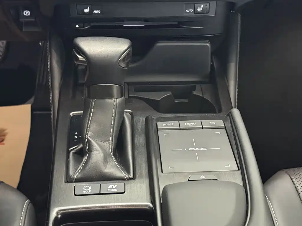 Lexus ES 2021 — фото 15