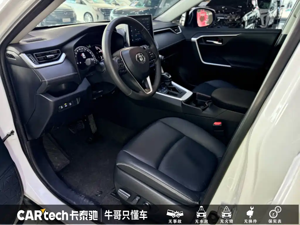 Toyota RAV4 2023 — фото 11