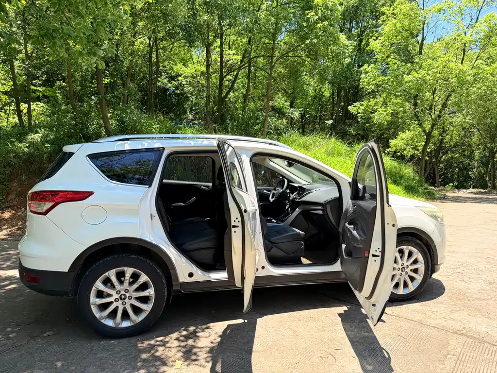 Ford Kuga 2015 — фото 8