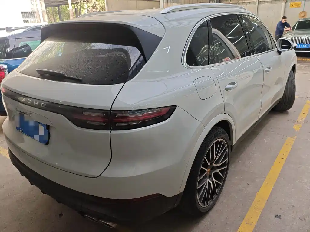 Porsche Cayenne 2019 — фото 13