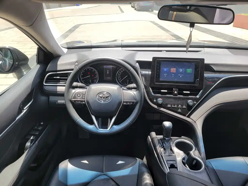 Toyota Camry 2023 — фото 10