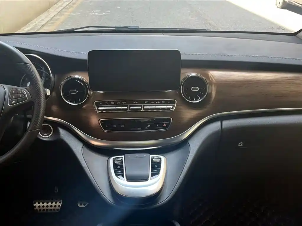 Mercedes-Benz V-Class 2021 — фото 13