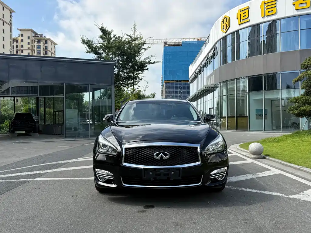 Infiniti Q70 2015