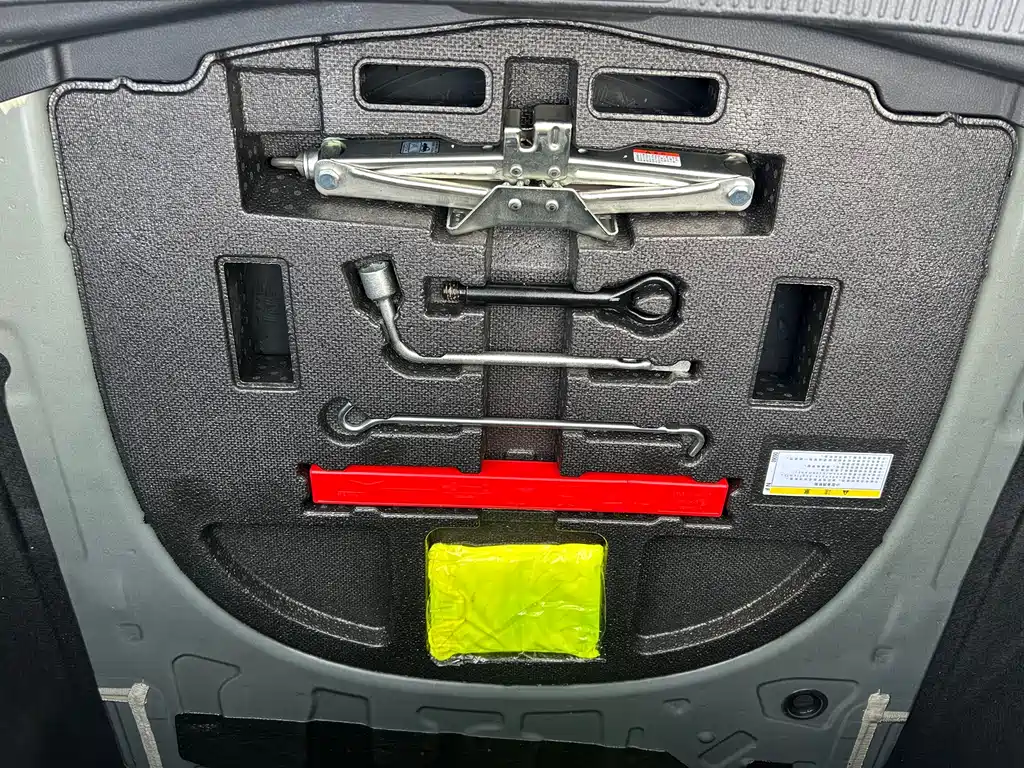 Toyota Camry 2023 — фото 18