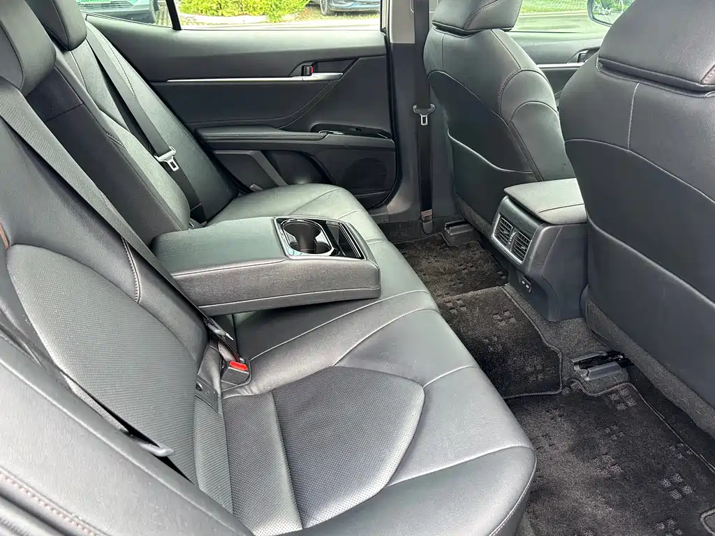 Toyota Camry 2023 — фото 24