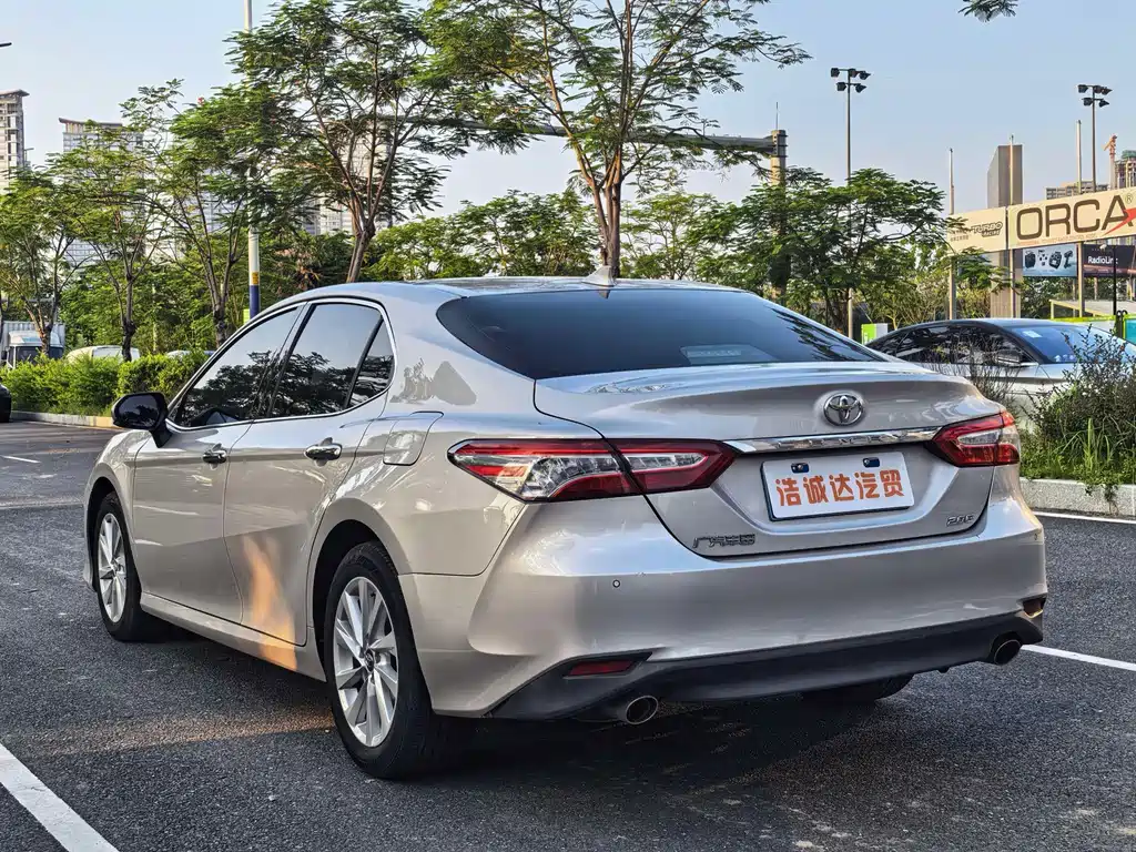 Toyota Camry 2022 — фото 12