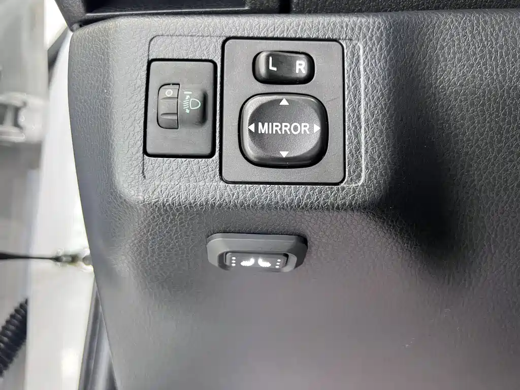 Toyota Yaris L 2022 — фото 11