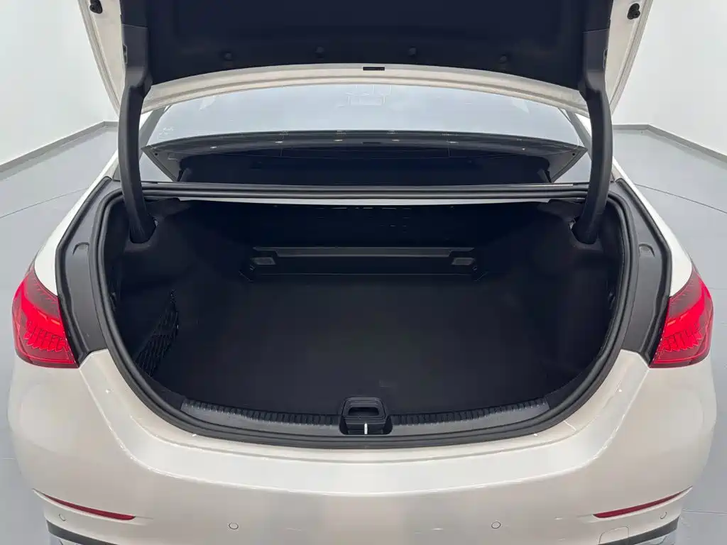 Mercedes-Benz C-Class 2022 — фото 27