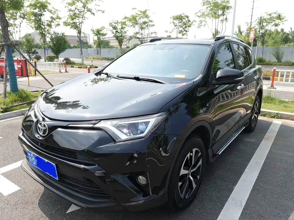 Toyota RAV4 2019 — фото 1