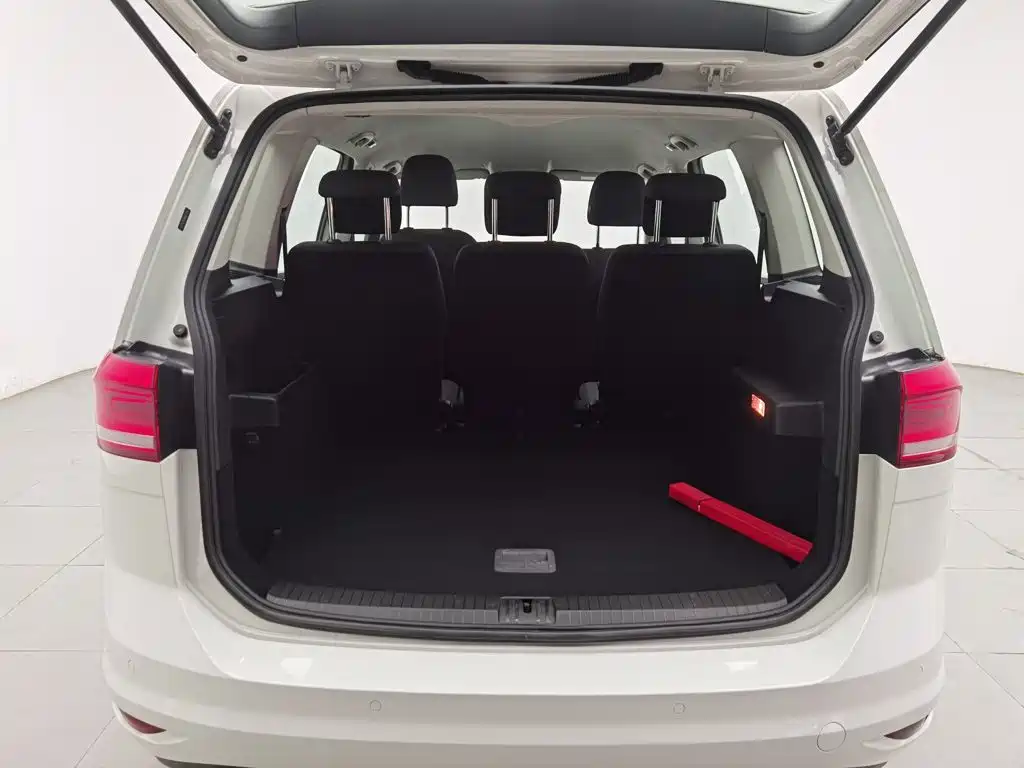 Volkswagen Touran 2017 — фото 16
