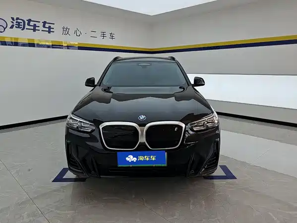 BMW iX3 2024