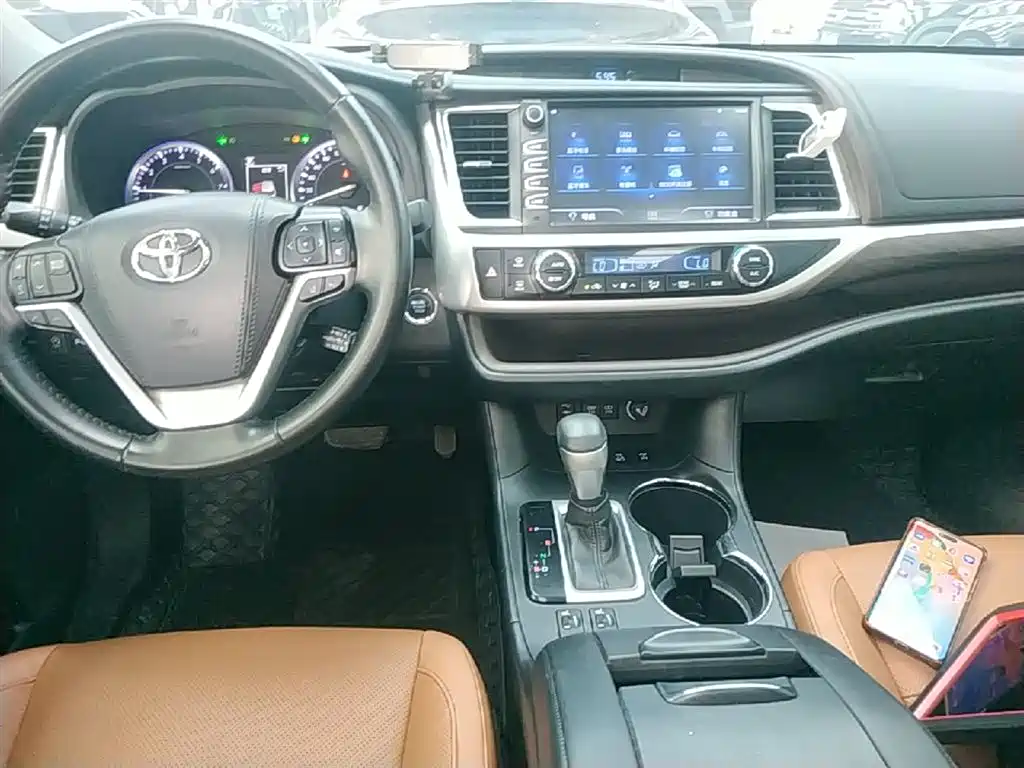 Toyota Highlander 2020 — фото 13