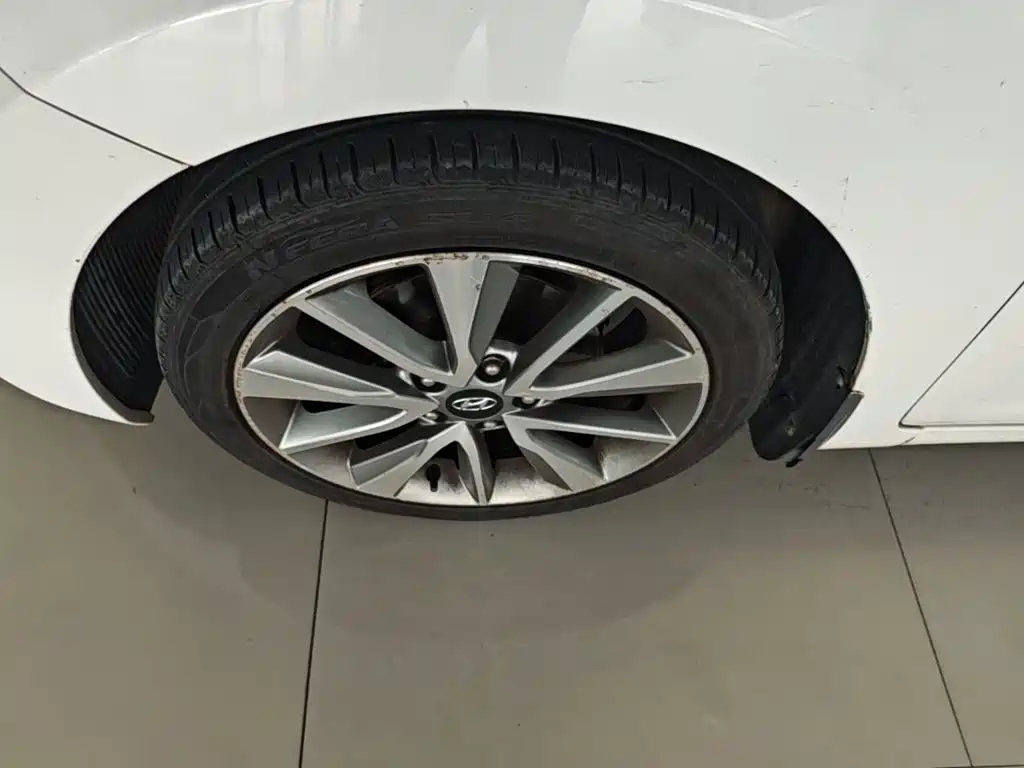 Hyundai Elantra Langdong 2015 — фото 23