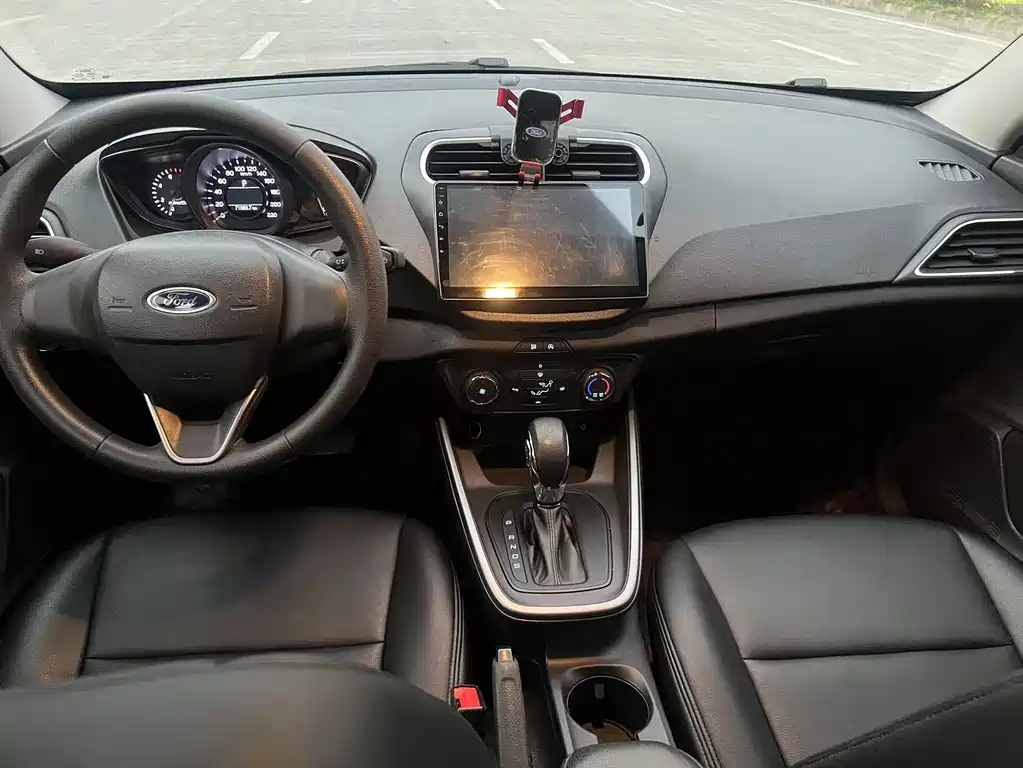 Ford Escort 2020 — фото 10