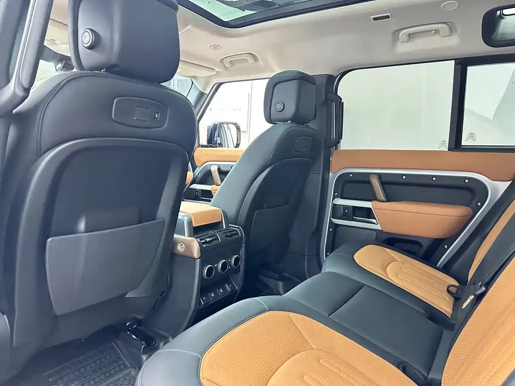 Land Rover Defender 2021 — фото 13