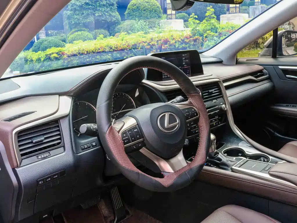 Lexus RX 2022 — фото 11