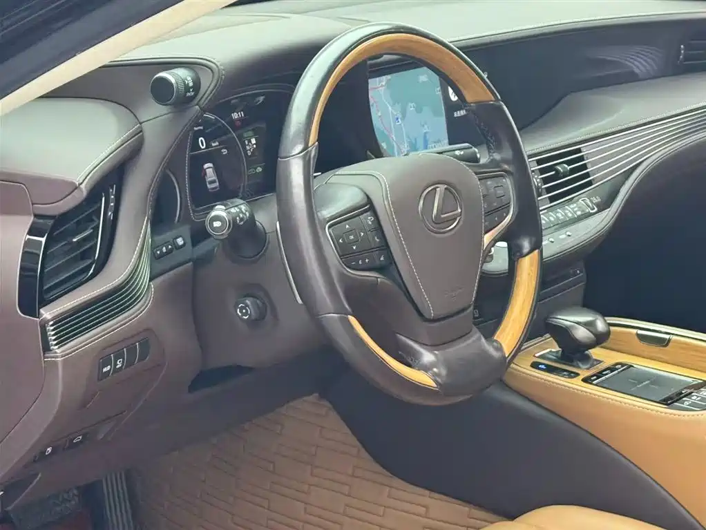 Lexus LS 2019 — фото 14