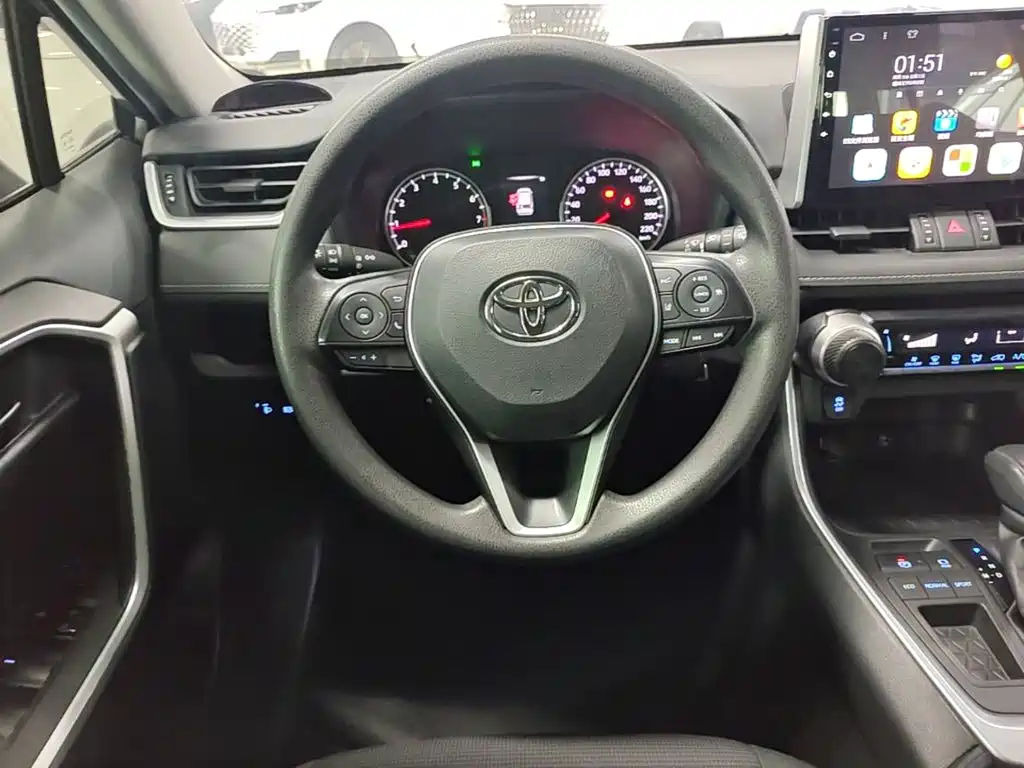 Toyota RAV4 2021 — фото 11
