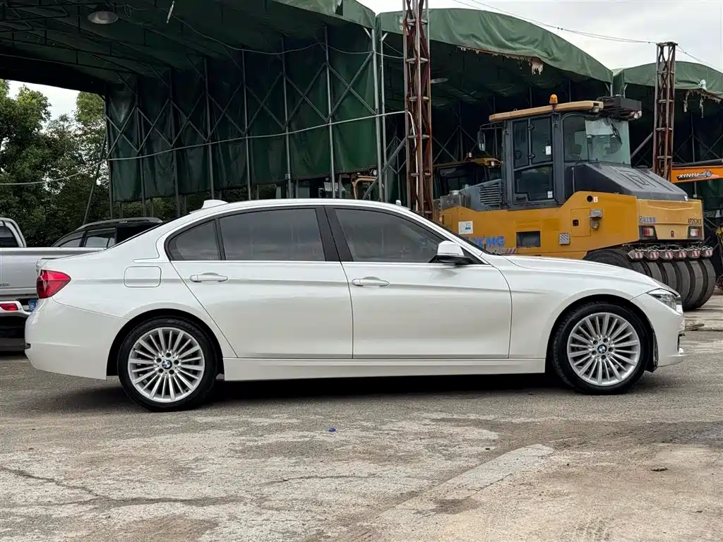 BMW 3 Series 2018 — фото 18