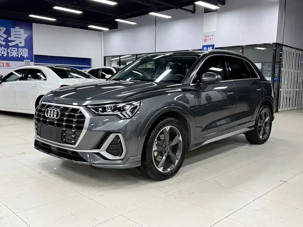 Audi Q3 2022 — фото 1