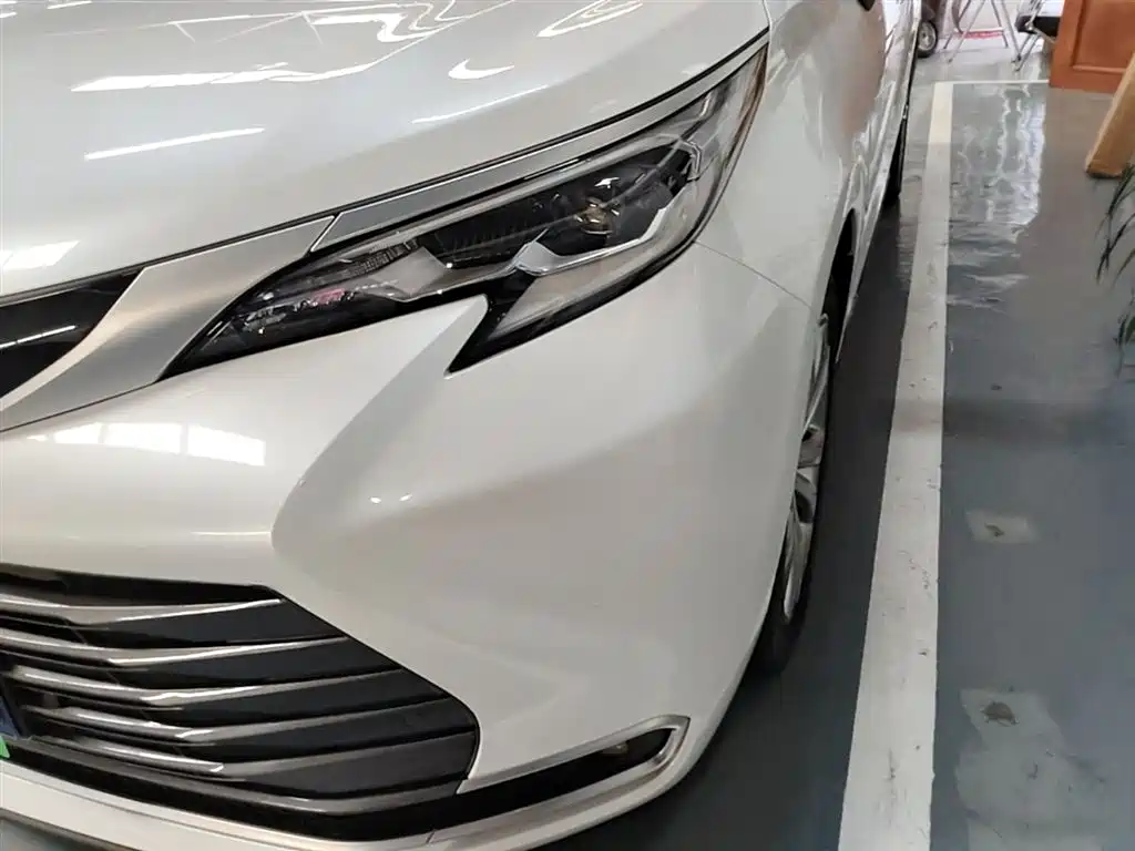 Toyota Sienna 2023 — фото 24