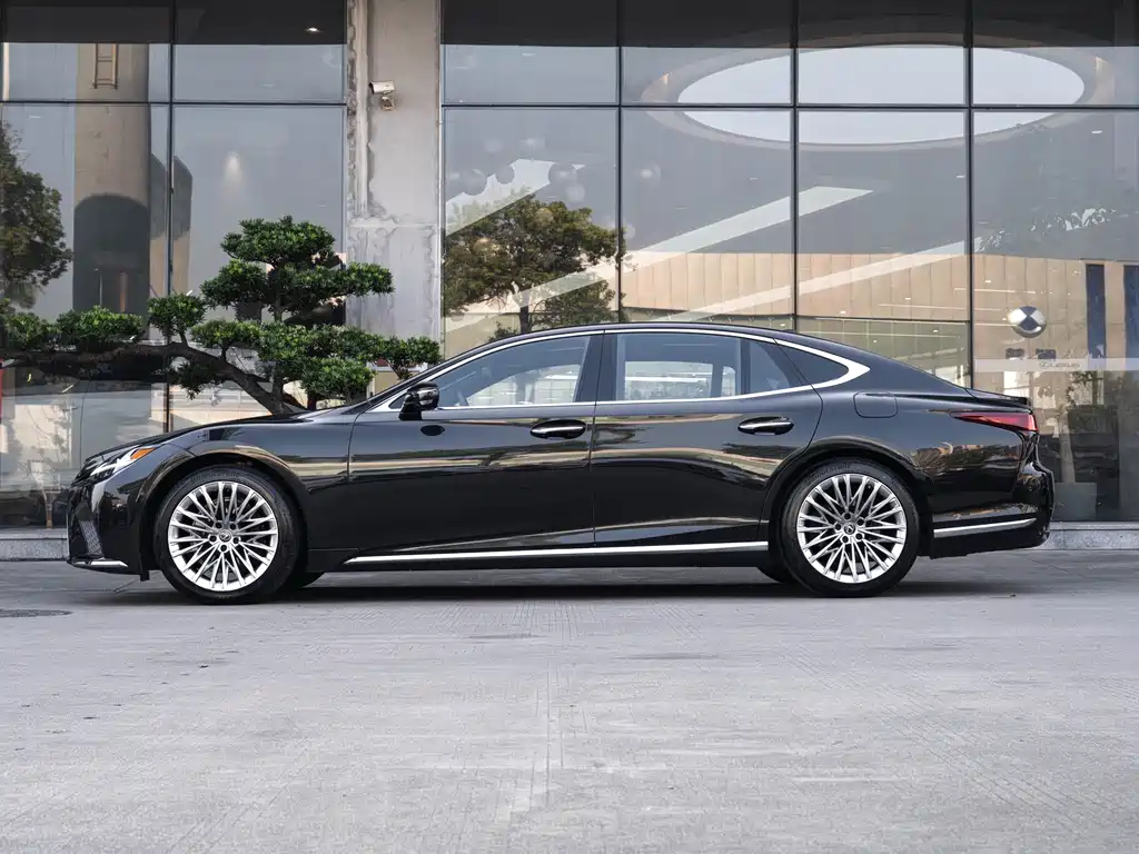 Lexus LS 2024