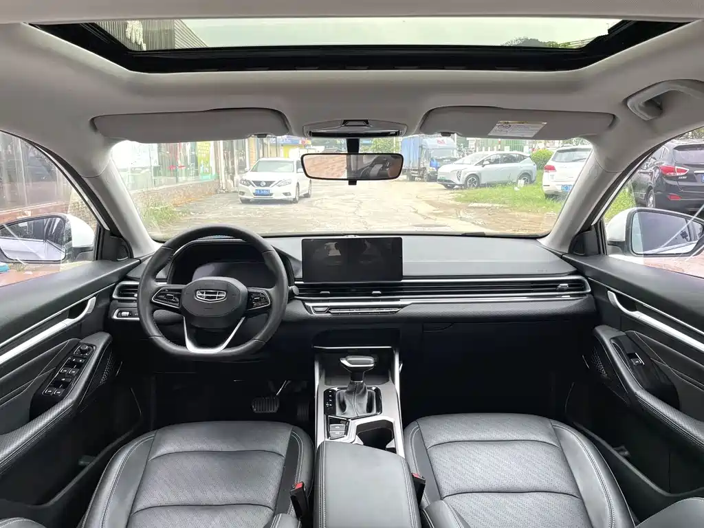 Geely Emgrand 2023