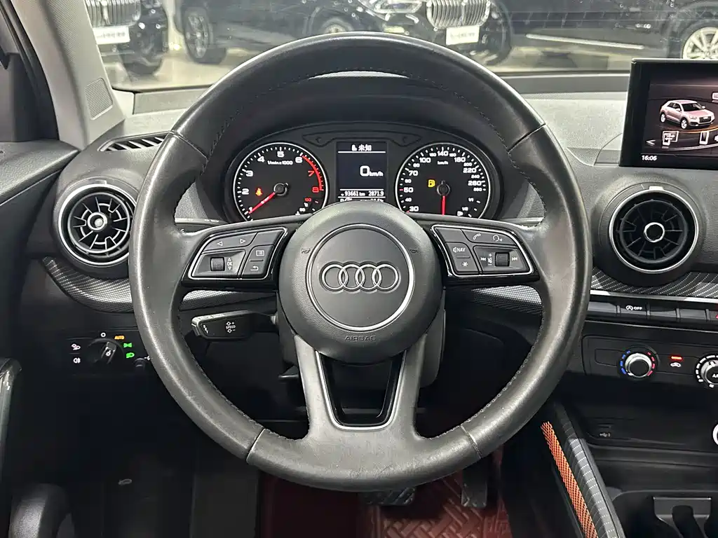 Audi Q2L 2019 — фото 17