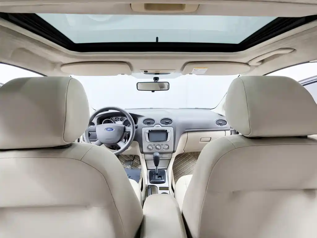 Ford Focus 2013 — фото 10