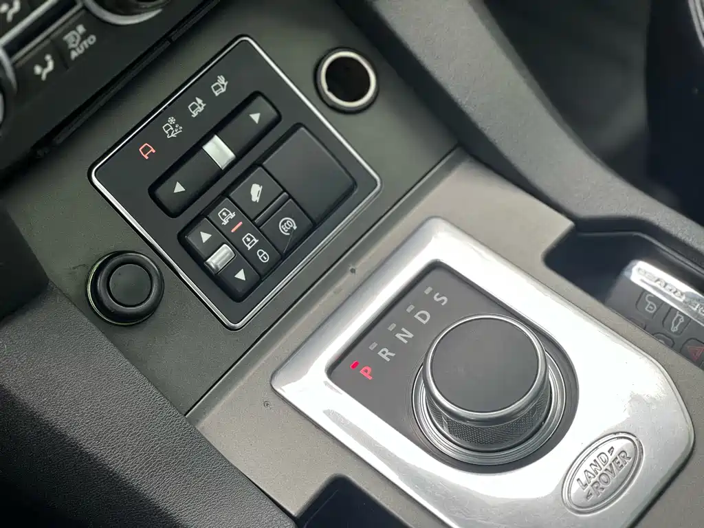 Land Rover Discovery 2014 — фото 15