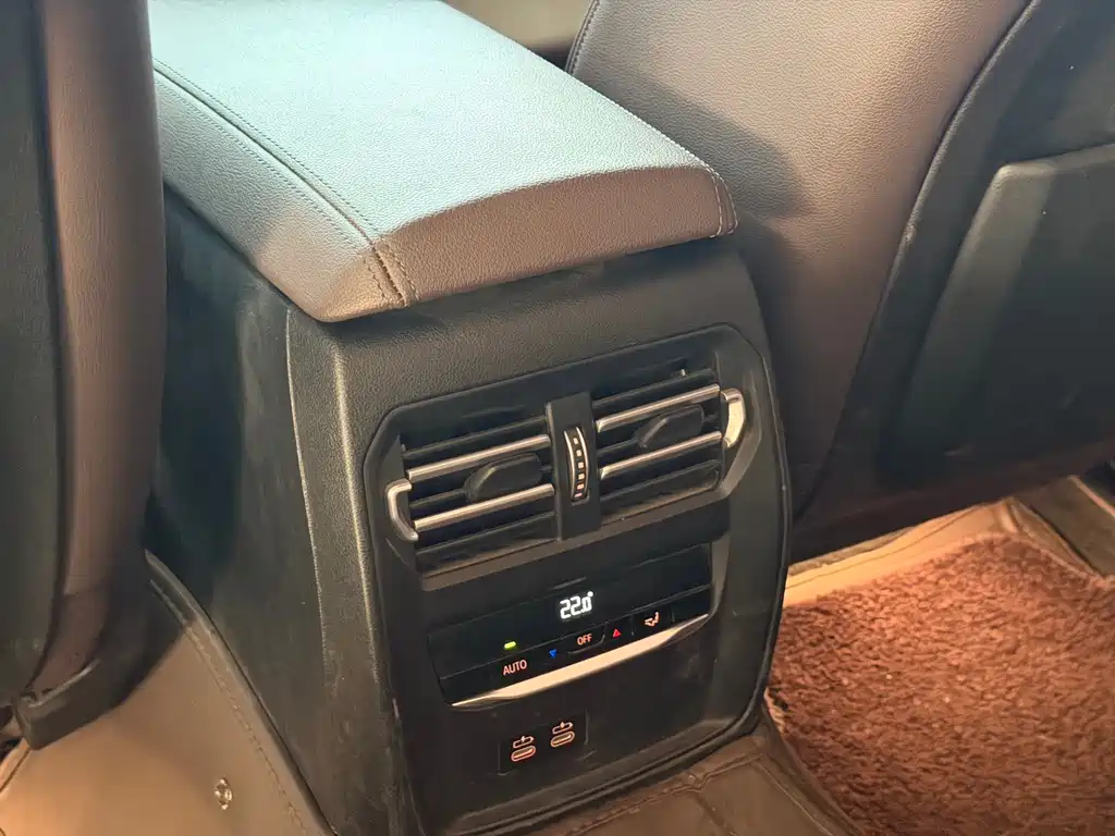 BMW 3 Series 2019 — фото 15