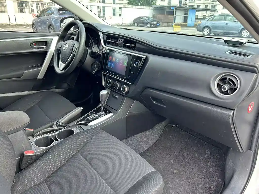 Toyota Corolla 2018 — фото 16