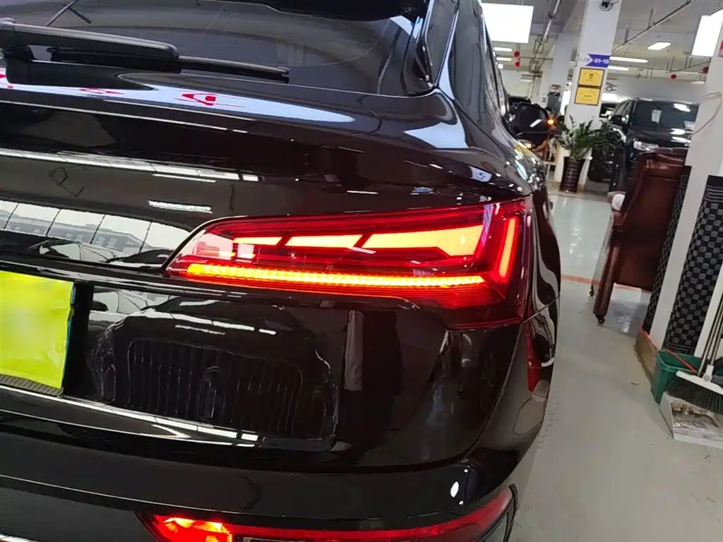 Audi Q5L Sportback 2023 — фото 8