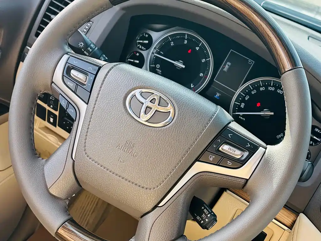 Toyota Land Cruiser 2020 — фото 20