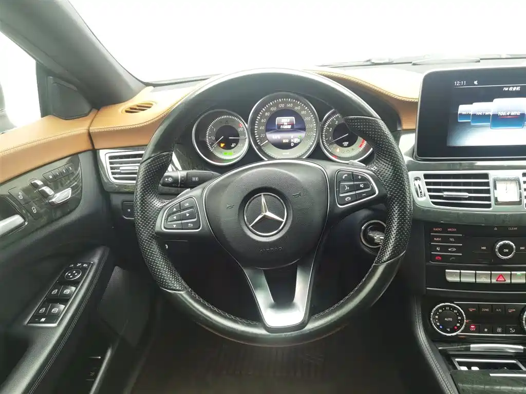 Mercedes-Benz CLS 2015 — фото 11
