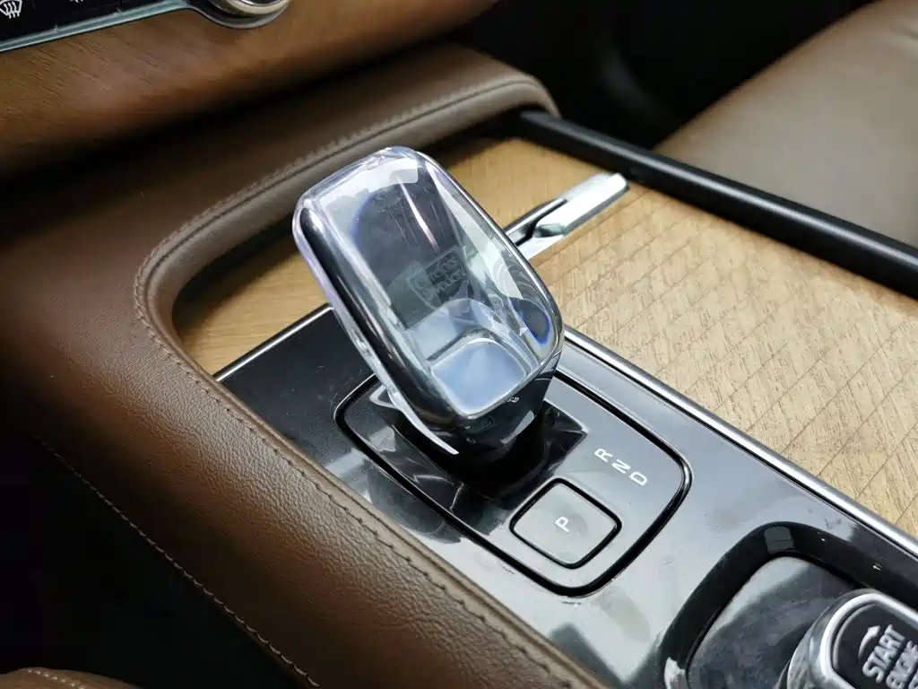 Volvo XC90 2023 — фото 13