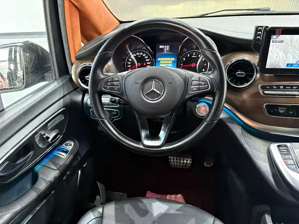 Mercedes-Benz V-Class 2021 — фото 10
