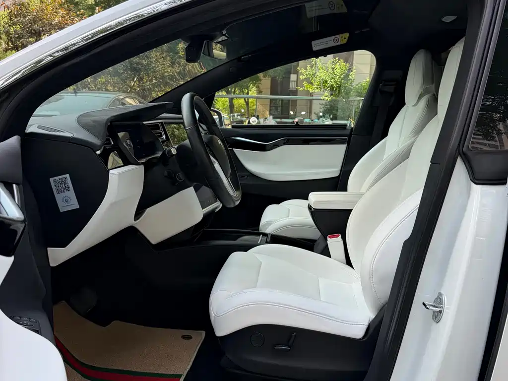 Tesla Model X 2017 — фото 19