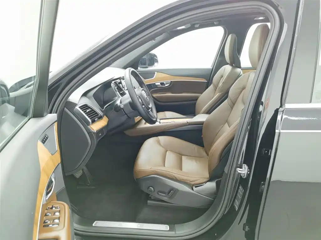Volvo XC90 2023 — фото 10