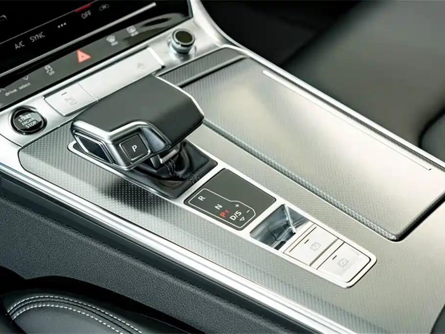 Audi A6L — фото 11