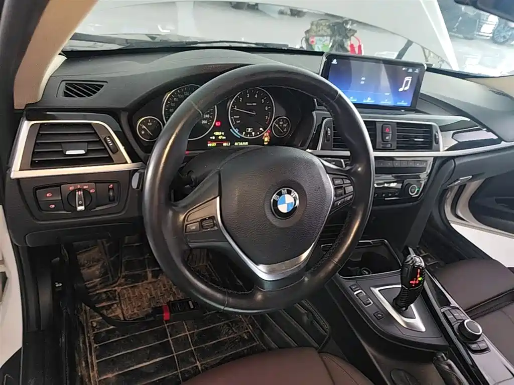 BMW 3 Series 2017 — фото 11