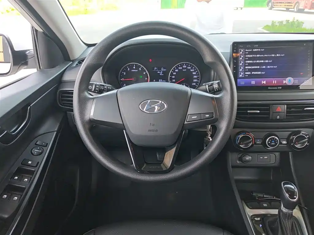 Hyundai Elantra 2019 — фото 11