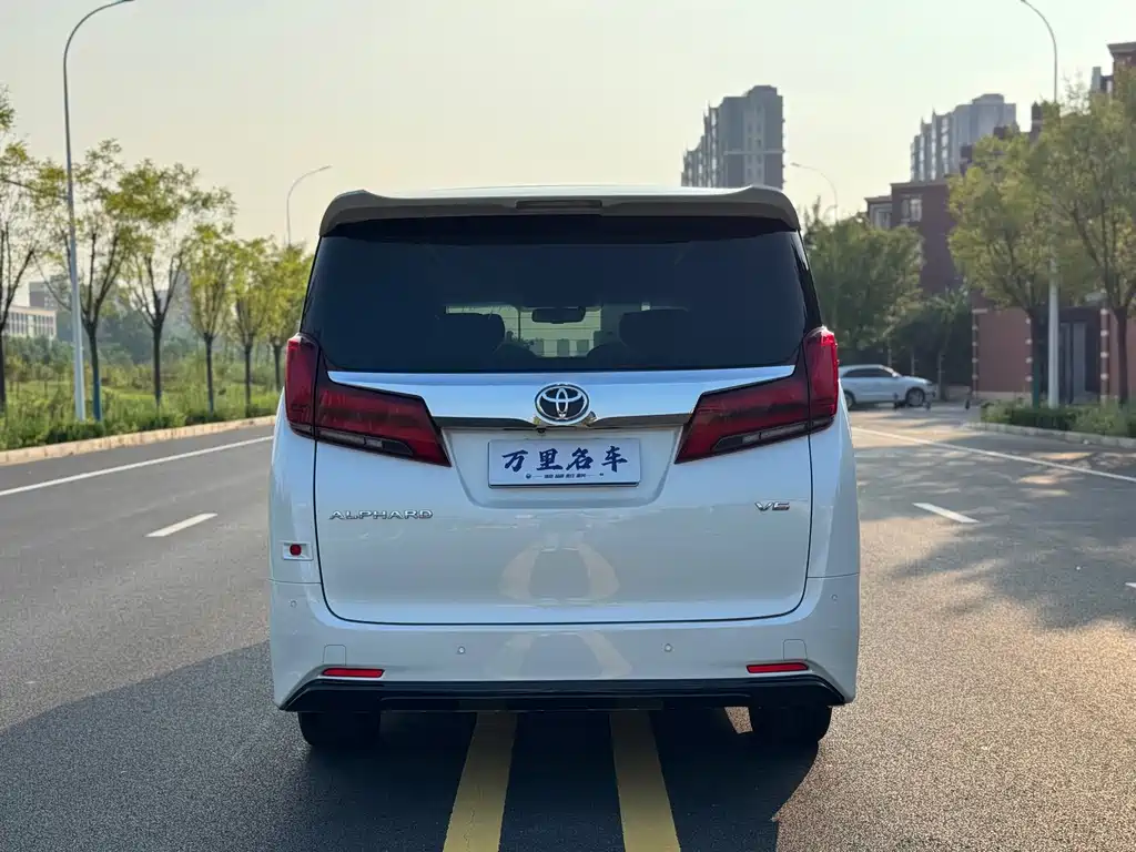 Toyota Alphard 2018 — фото 25