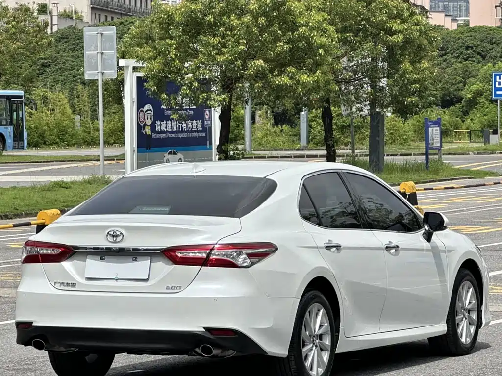 Toyota Camry 2021 — фото 12